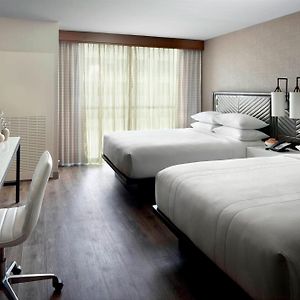 Queen Room Two Queen Beds Club Access